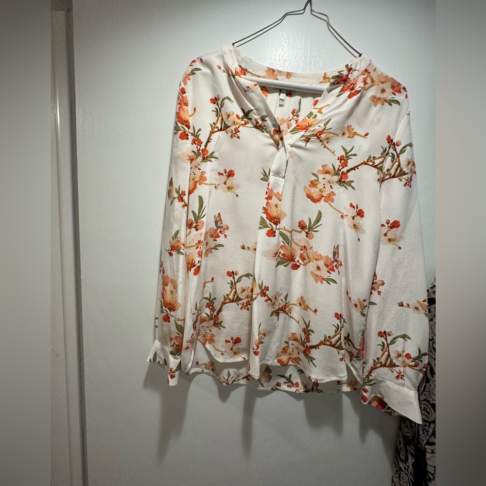 Joie Silk Blouse. Like New! Excellent Condition! Beautiful floral pattern.